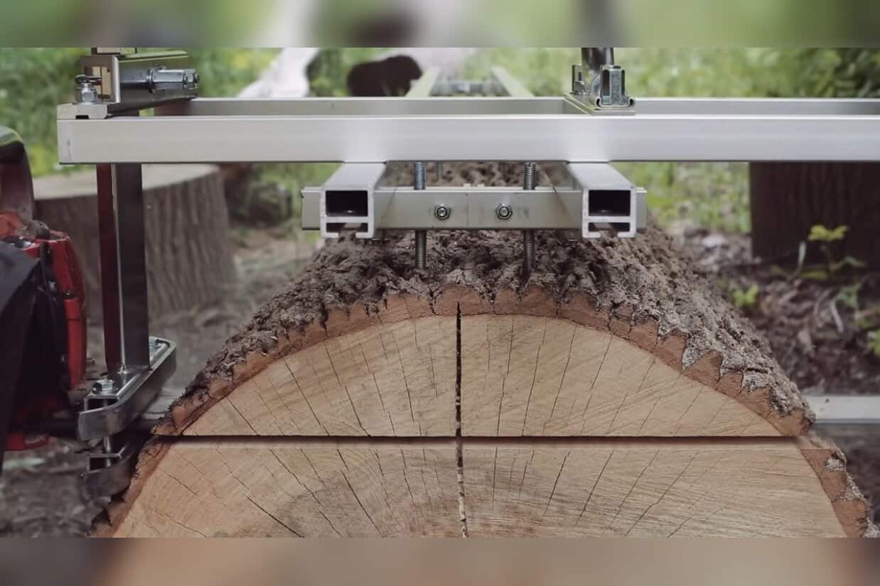 Alaskan chainsaw mill clamped to a log ready for the first rip cut